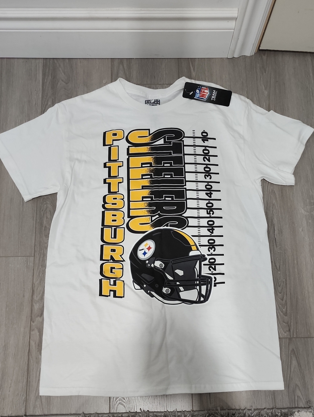 🏉NFL Pittsburgh Steelers Graphic Tee Size Medium NWT